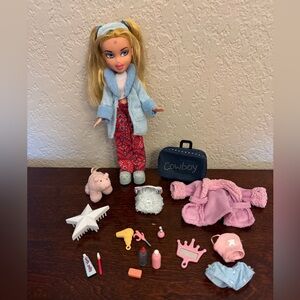 Vintage Bratz Doll Chloe Slumber Party Original Outfit Accessories MGA 2001